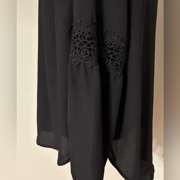Ava & Viv Black Blouse With Lace Sleeve Detail - Picture 4 of 9